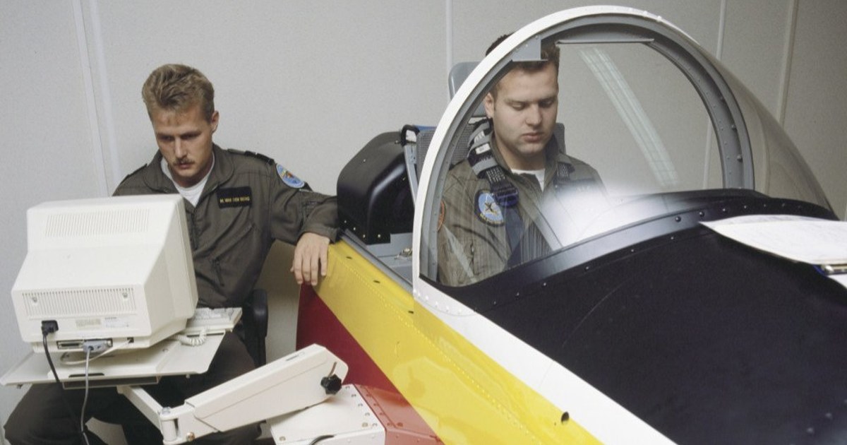 A trainee pilot sitting in a simulator cockpit while an instructor follows the screen: in trading the simulator lets you practise without risking real money